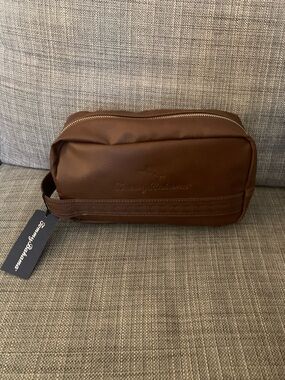 Tommy Bahama NWT Brown Faux Leather Toiletry Case with Side Strap